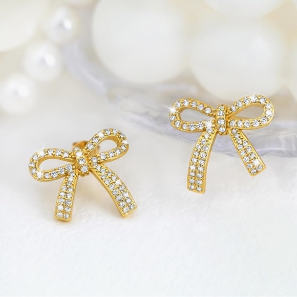 Jewelry - Elegant Gold tone Bow Earrings NWT